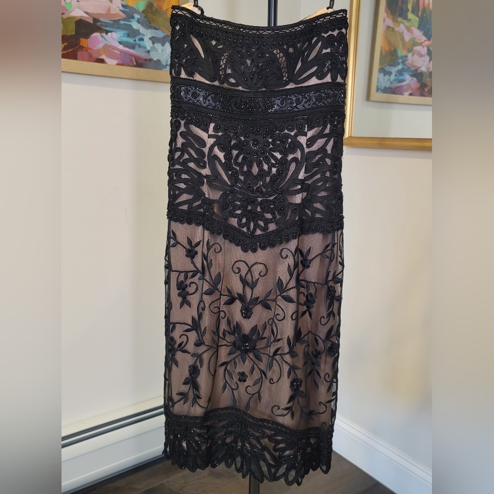 Elegant Black Beaded / Embroidered Dress - Picture 3 of 7
